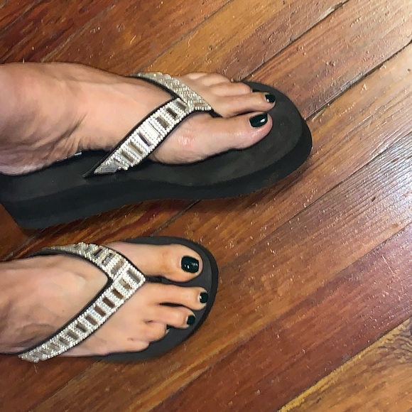 Surf style platform rhinestone flip flops - Picture 2 of 4